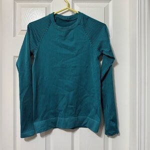 Lululemon restless pullover shirt size 4 euc
